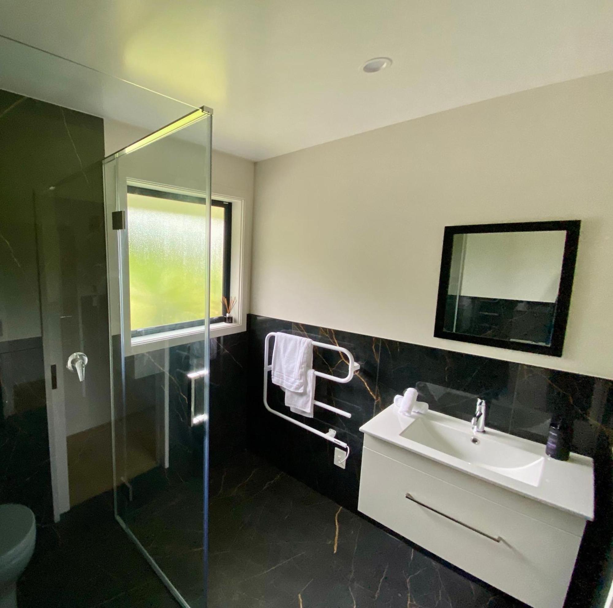 Ocean & Mountain Views - Kaikoura Villa Exterior photo